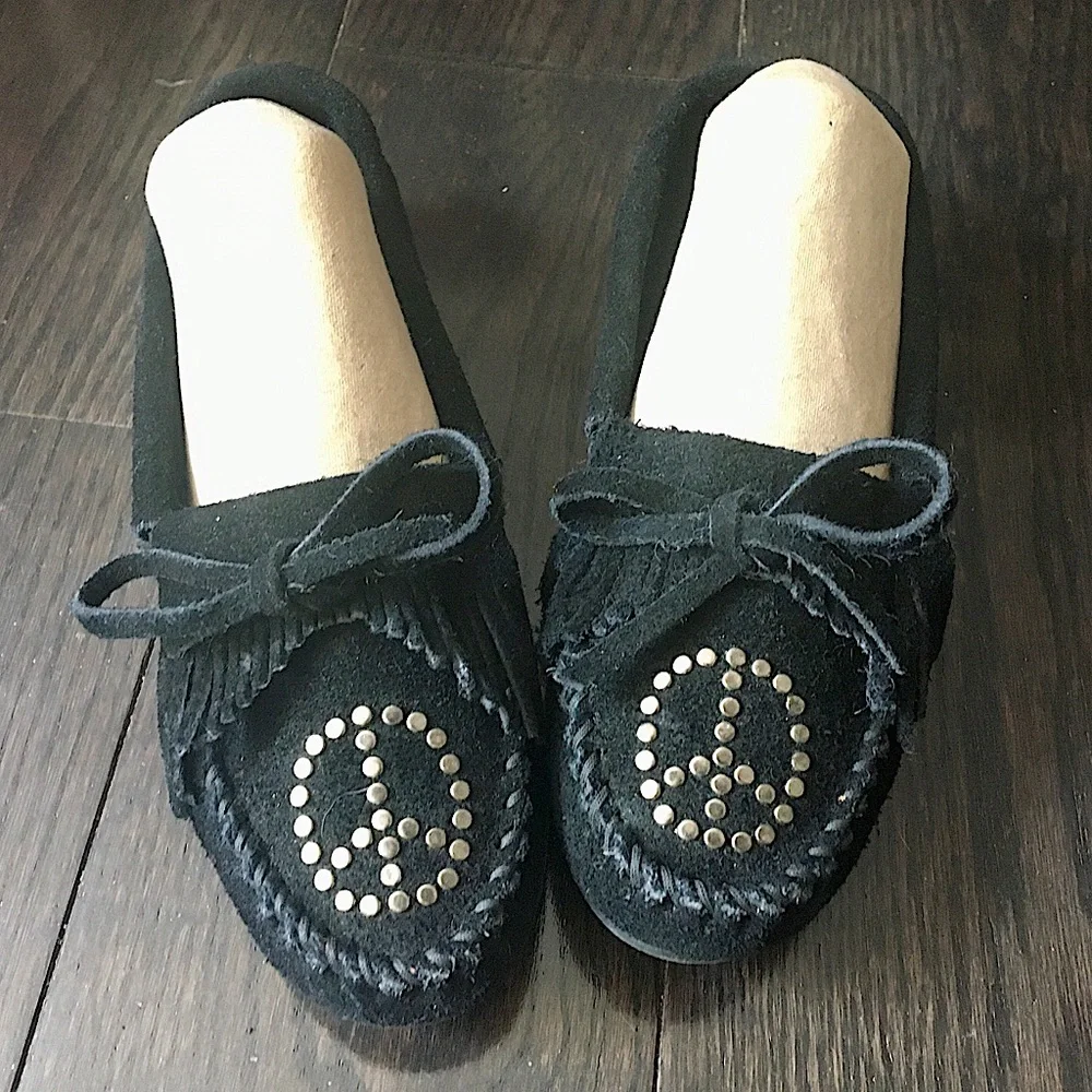 Girl’s Minnetonka Black Peace Sign Moccasins